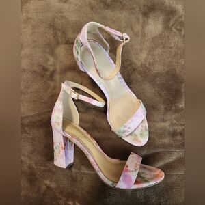Floral heels size 7.5
